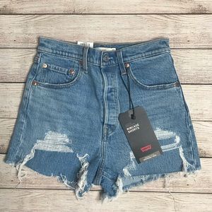 Levi’s Rib Cage Shorts NWT